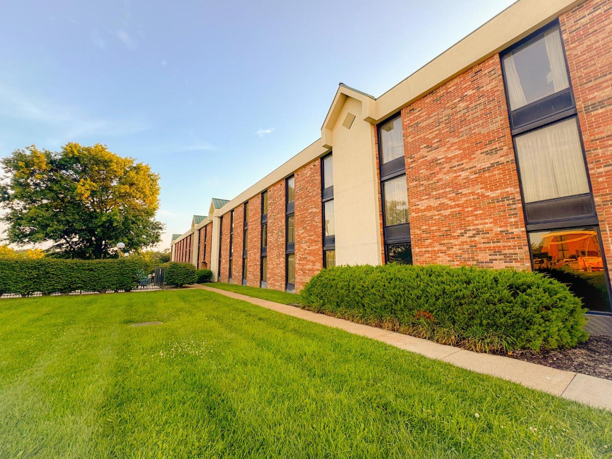 Wingate By Wyndham St Louis-Fenton Route 66 Hotel Exterior photo